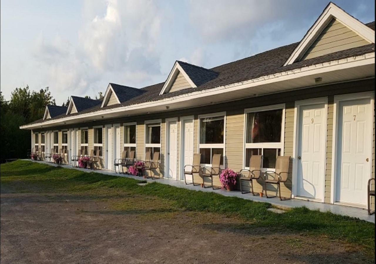 Fundy Rocks Motel Hopewell Cape Exteriör bild